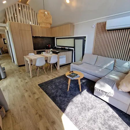 بيت للعطل W Cieniu Debow Gorki (Sochaczew)